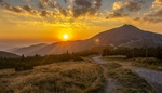 Všichni míří na Sněžku, ale tenhle vrchol v Orlických horách je vyšší než si myslíte
