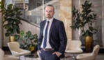 Lidé se teď vrátí ke spořicím účtům a investice raději odloží, říká šéf strategie Komerční banky