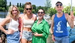Polonahý Jan Tuna v obklopení žhavých krásek ze Survivoru. Prague City Swim plný hvězd