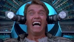 Kultovní Total Recall slaví 35 let. Prokletou sci-fi zachránil Arnold Schwarzenegger