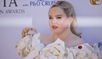Další princeznovské šaty v podání Nicoly Coughlan: Pompézní róbu doplnila o moderní prvky