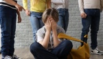Syn se svěřil otci s trápením, ale ten ho jen ztrapnil, zlobí se Anna. Šikanu nebagatelizujte a neřešte ve škole mezi dveřmi, radí psycholožka
