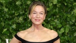 Černá nemusí být nuda: Renée Zellweger vypadala v elegantních šatech jako dokonalá femme fatale