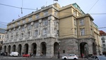 Další drama na Filozofické fakultě: V budově je podezřelá osoba, zasahuje policie