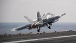 Pilot se katapultoval z neovladatelného letounu F/A-18 Hornet, který začal z ničeho nic hořet. Zřítil se na finskou vojenskou základnu