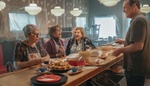 Komedie inspirovaná skutečností se stala hitem Netflixu. Od některých diváků však sklízí nemilé urážky