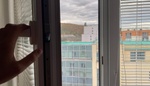 Máte doma zažloutlé rámy na oknech? Poradíme vám, jak je vyčistit v řádu minut. Nebude vás to stát ani 1 Kč