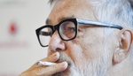 Odešel Pan herec. Jiří Bartoška byl synonymem pro charisma, noblesu a lidskost. Bohužel svých cigaret se nedokázal vzdát. Herecké nebe opět pláče