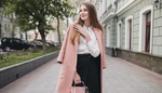 Nestárněte do černé, ale do smetanové. I kabelka vás může omladit, nebo přidat roky. Těchto 5 typů a barev  jsme vybrali do galerie se stylistkou