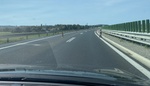 Dvojitě přerušovaná středová čára na silnici „školí“ řidiče. Víte, jak se tam správně zachovat? 96 % Čechů ne