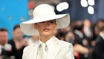 Met Gala 2025: Halle Berry předvedla rozkrok, Pamela Anderson extrémní proměnu účesu a Zendaya vysokou eleganci