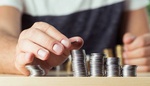 Superdávka je schválena. Co o ní víme? Prověří vám úspory i zdravotní stav