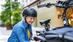 Už se vám nechce na kole šlapat? Zkuste elektrokolo. Rozhodně není pro lenochy a pomůže vám, což ocení hlavně ženy po 55. Odborníci radí, jak začít