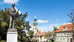 Výzva: doplňte k soše Edvarda Beneše tabulku, že zabránil obnově demokracie a že k bezpráví mlčel