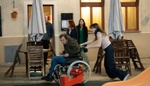 Seriál Ulice: Sára způsobí rozruch na mejdanu. Obyvatele ulice čeká její striptýz a také zásah policie. Jaké bude mít její výstup následky?