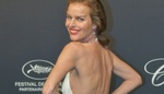 Eva Herzigová přijela do Cannes ukázat, jak se to dělá: Vynesla božské bílé šaty i růžový experiment