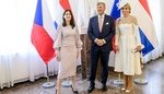 Pekarová Adamová rozdělila internet. Vedle královny prý vypadala jako Mařena z vesnice, dočkala se ale i zastání
