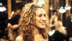 Toužíte po kudrnách jako Carrie Bradshaw? Víme, jak docílit trendy objemné hřívy ve stylu 90. let
