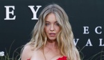 Premiéra Echo Valley: Sydney Sweeney předvedla plný dekolt v dechberoucích šatech à la maková panenka