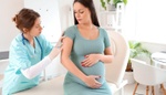 Očkování v těhotenství je důležitou prevencí před nebezpečnými infekcemi. Některá se však nedoporučují