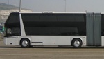 Kdysi největší autobus světa: Gigantický luxus z NDR, zatímco v ČSSR jezdily staré Karosy. Pamatujete? Spotřeboval 50 l/100 km