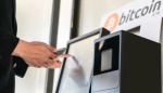 Češi stojí fronty u těchto přístrojů, ale rychle naletěli. Vypadají jako bankomaty, ale nejsou