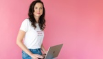 „To, že dnešní mámy mají víc možností, neznamená, že to mají jednodušší,” říká Andrea Bohačíková, zakladatelka M.arter