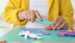 DIY modelína za pár korun a bez vaření: Vyrobte si oblíbenou hmotu jen za použití ingrediencí, které máte v kuchyni