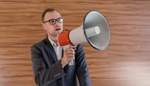 Volby znovu zaplavují ulice sliby
