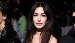 Tajemství o dvacet let mladší Anne Hathaway: plastický chirurg odhalil, co stojí za jejím omládnutím