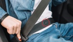Malý černý knoflík na bezpečnostním pásu: víte, k čemu slouží?