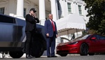Donald Trump a Elon Musk se chovají jako ubožáci, děsí mě, kdo je v USA u moci, říká Šándor