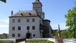 Bílá paní na hradě Rožmberk. Dodnes se zjevuje v bývalých rožmberských sídlech ve svých bílých šatech